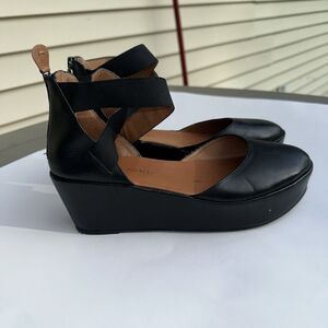 Gentle Souls Kenneth Cole shoes 8M Nyssa criss cross ankle strap platform pumps